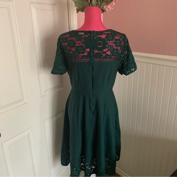 Pine Green Short Sleeved A-Line Dress with Lace Detail size 2X with Stretch - Picture 6 of 10